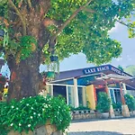 Lake Reach Hotel