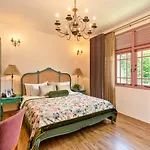 Clove Villa