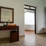 Shiro In Kandy