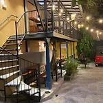 Yoho Settle In Tourist Lodge
