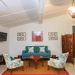 Mountbatten Bungalow- Thema Collection