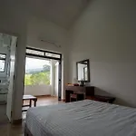 Shiro In Kandy