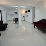Room In Guest Room - Serene Kandy Getaway With City Views