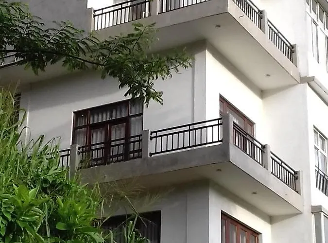 Kandy Lake Edge Villa