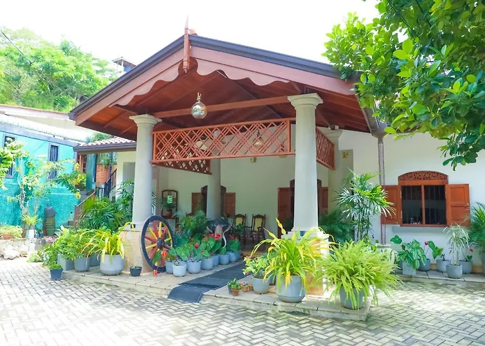 Lake Reach Hotel