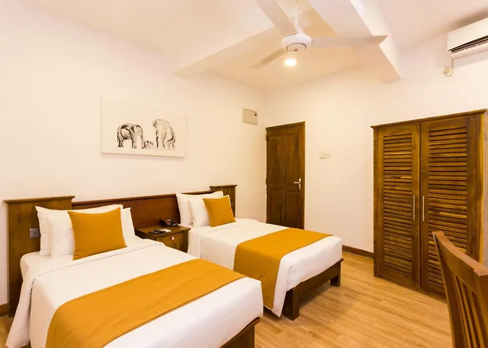 360 Lake View Hotel