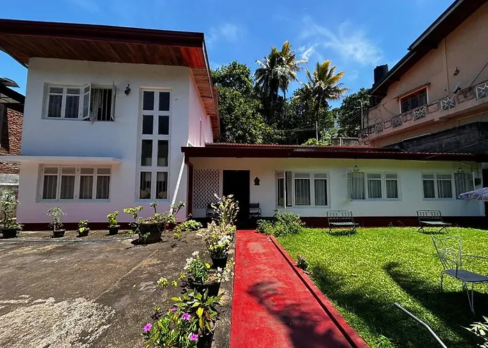 No 06 Veediya Bandara Lane Bahirawakanda