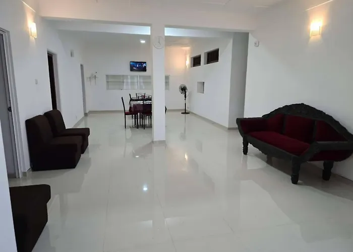 Room In Guest Room - Serene Kandy Getaway With City Views