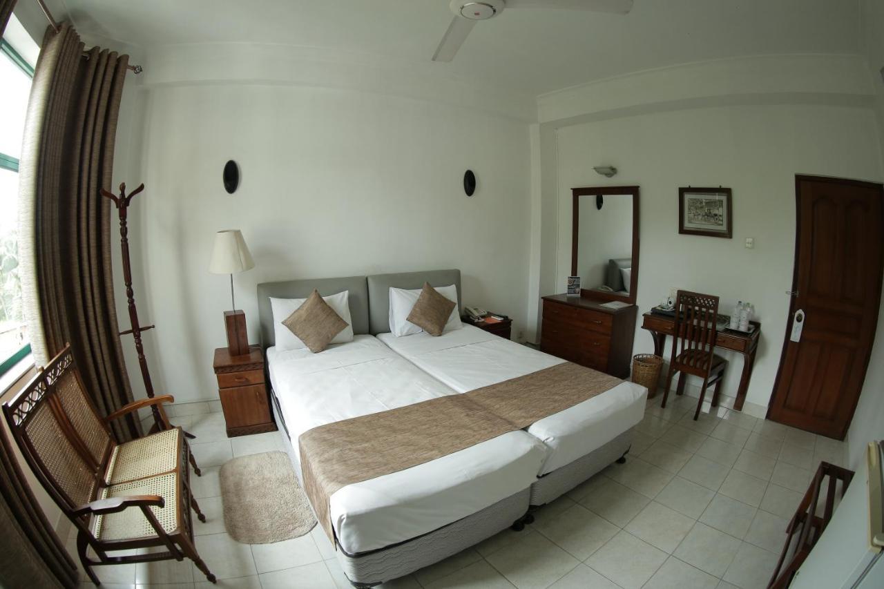 Hotel The Royal Mall *