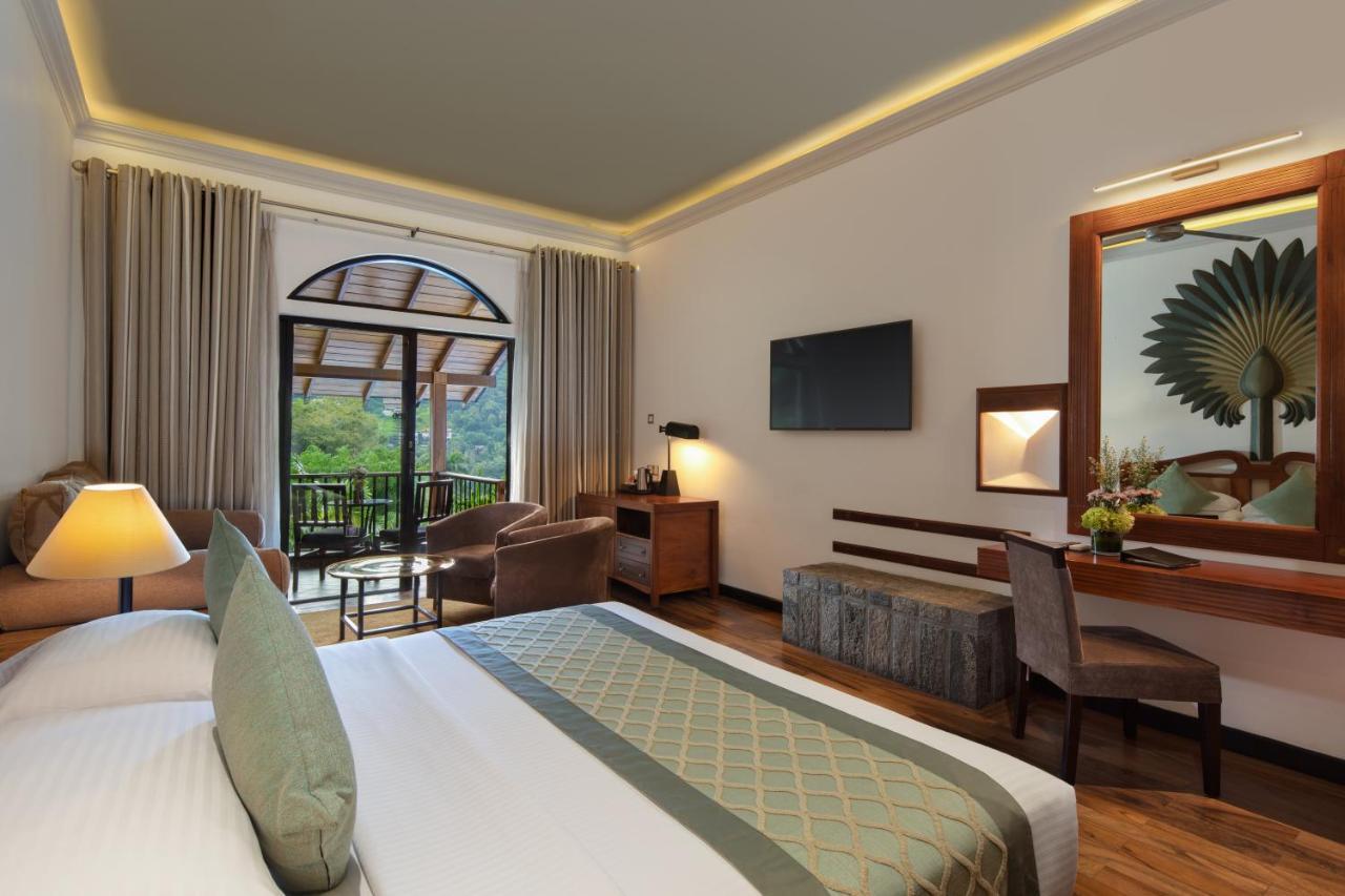 Earl's Regency Hotel 5*