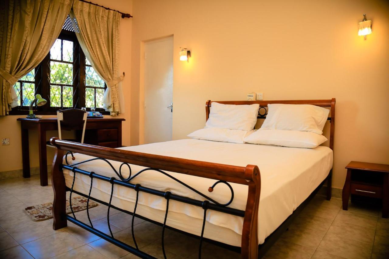 Freedom Lodge, Homestay *