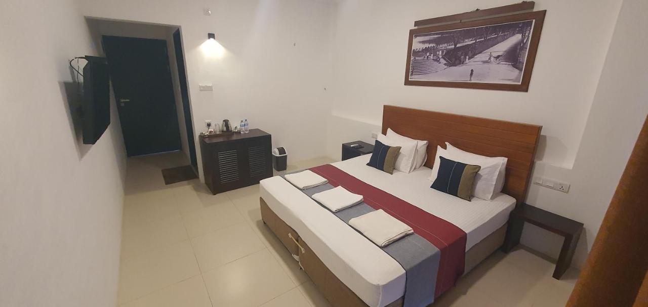 Hotel Kandyan View 