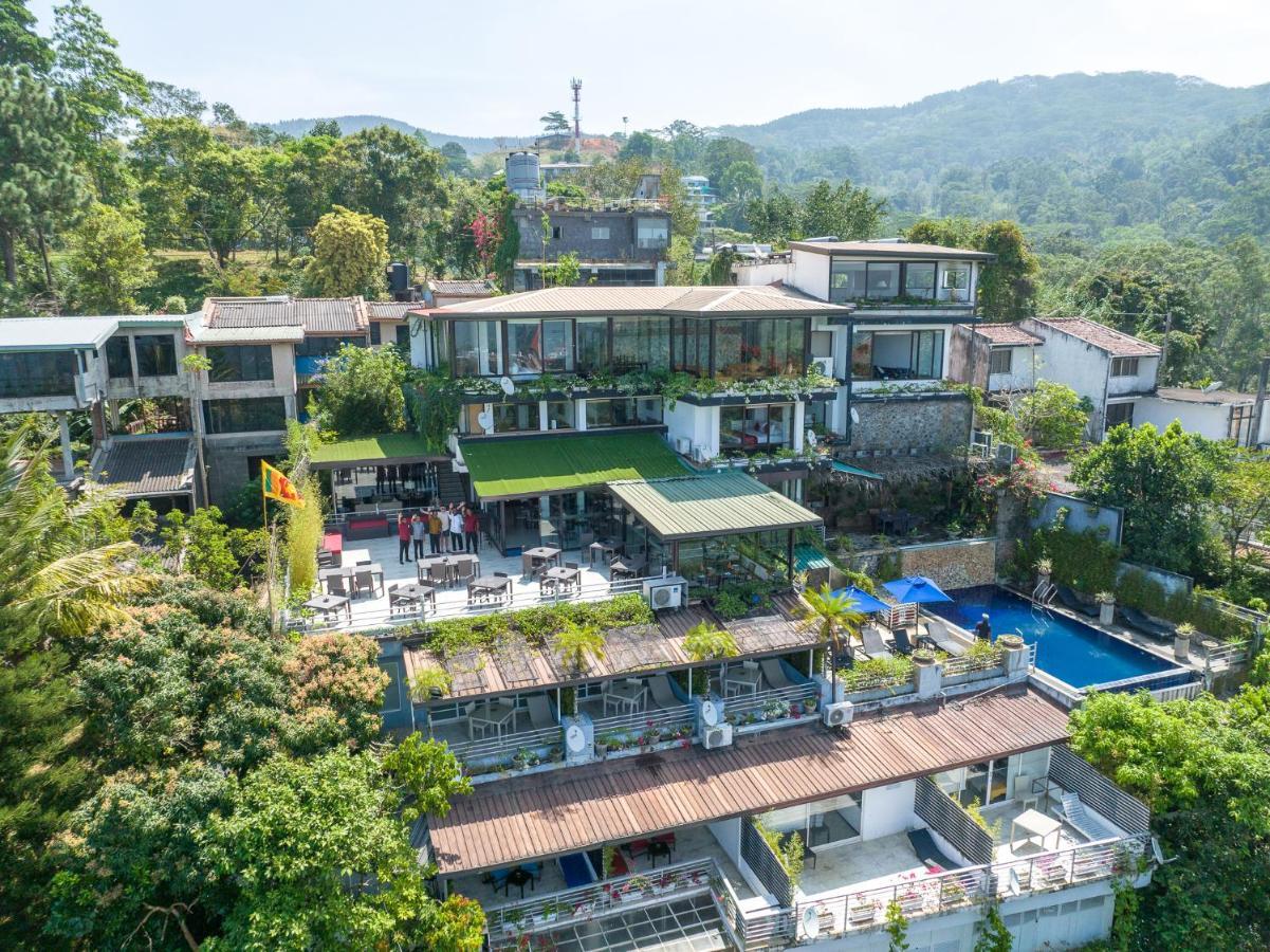 Hotel The Theva Residency