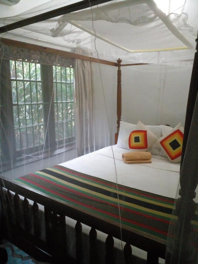 Traditional Kandyan House * Kandy