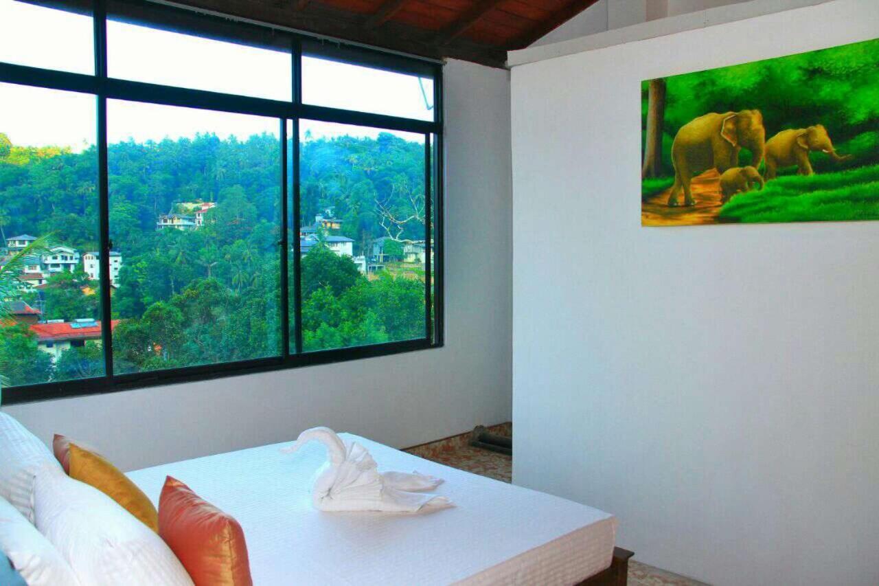 Bed & Breakfast Roof 2 Bed Luxury Kandy