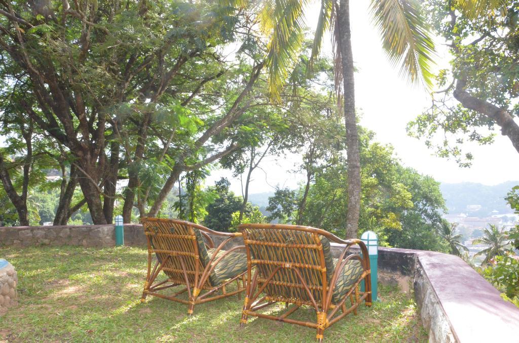 The Buena Vista * Kandy