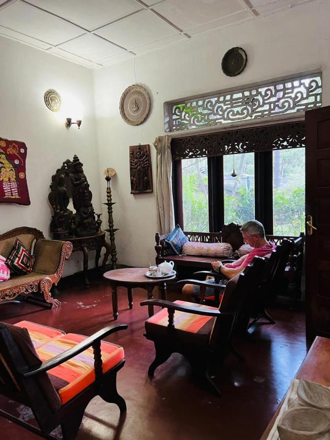 Homestay Traditional Kandyan House *