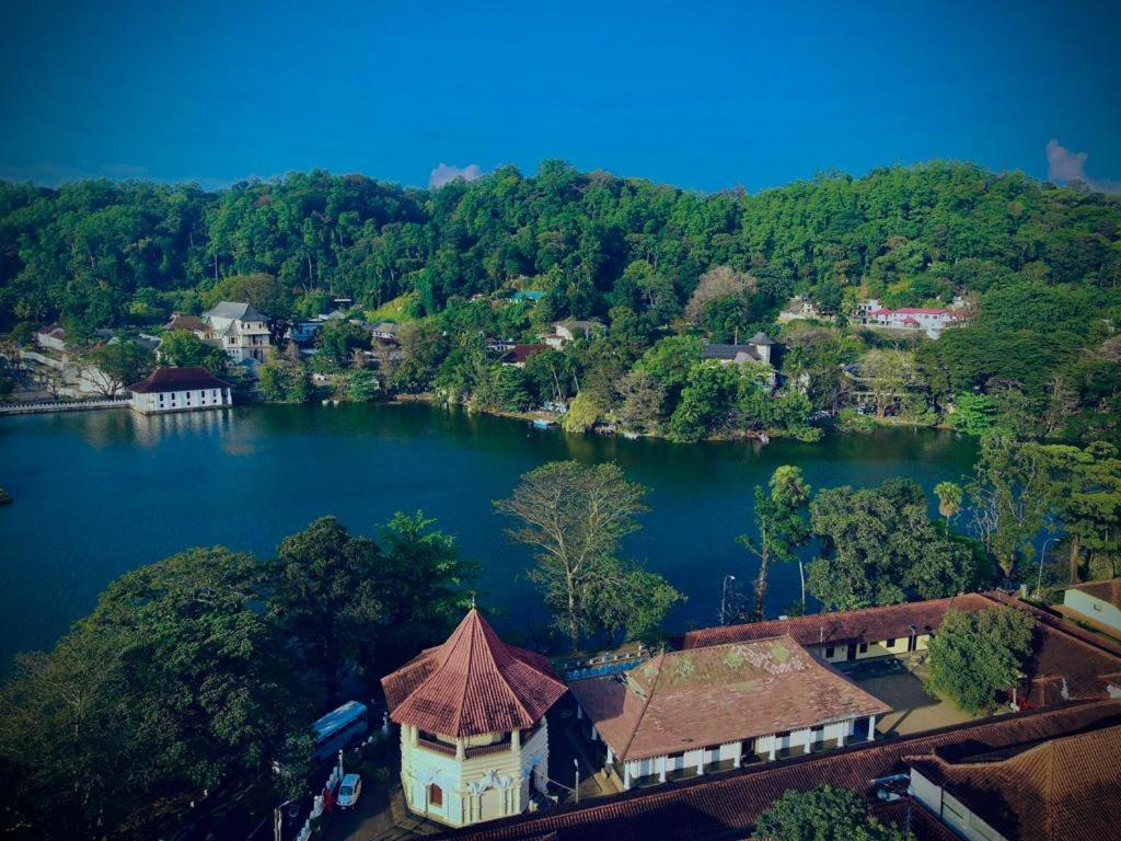 The Round Kandy