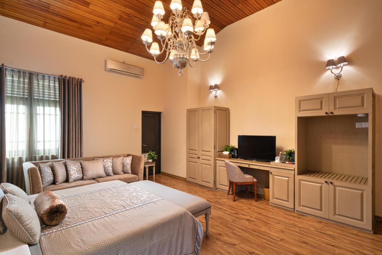 Clove Hotel
