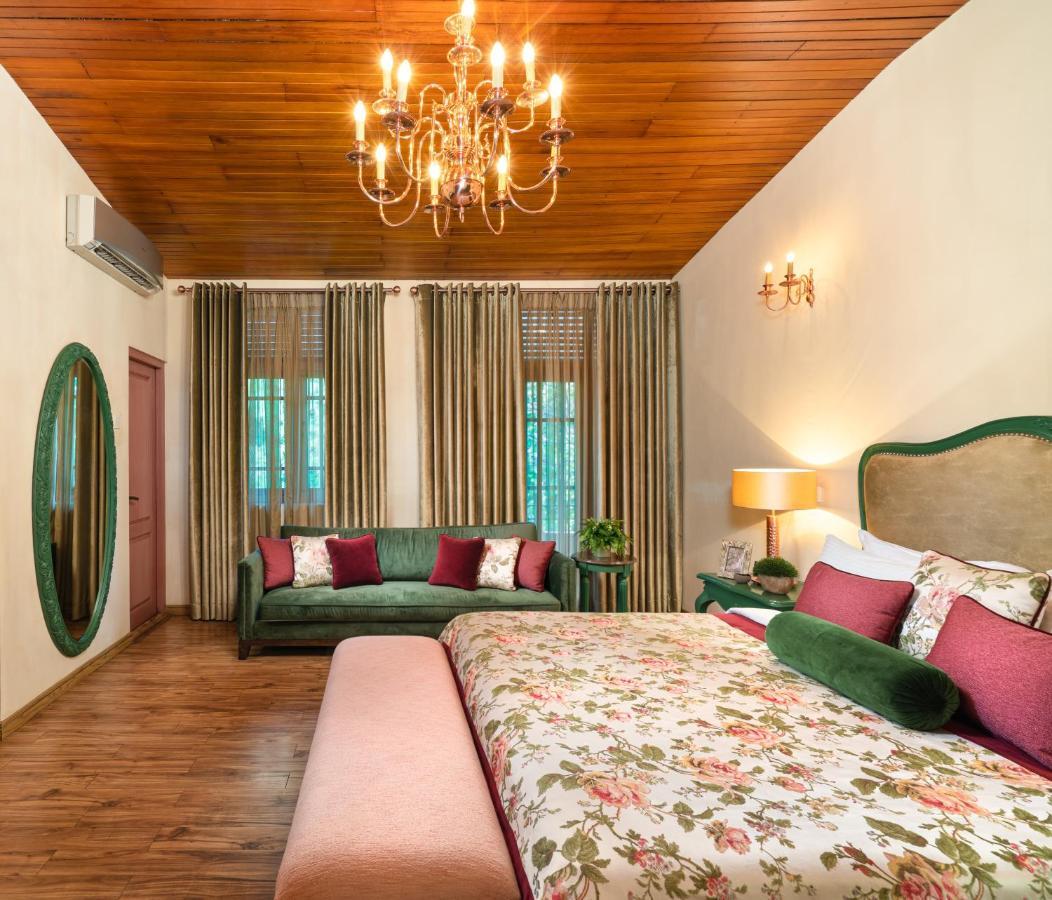 Clove Hotel