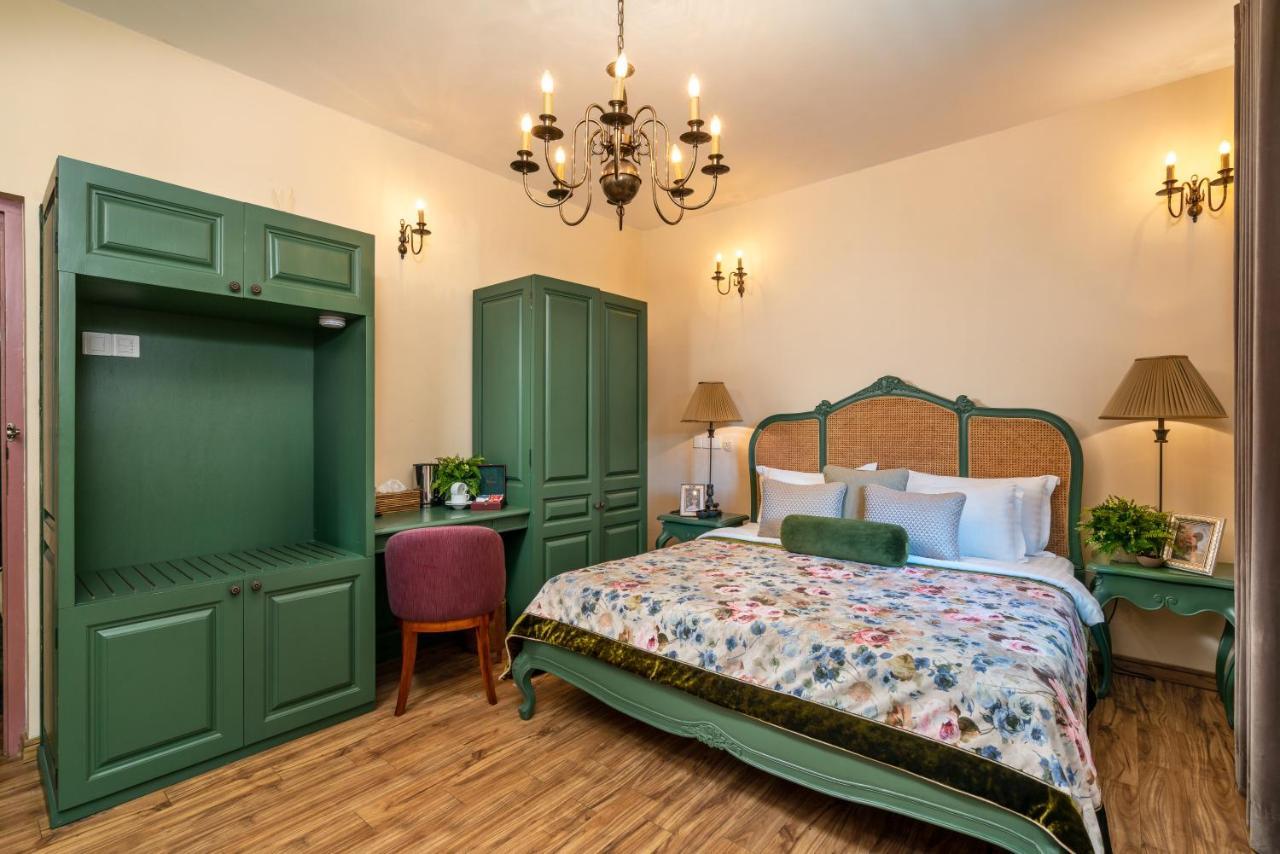 Clove Hotel
