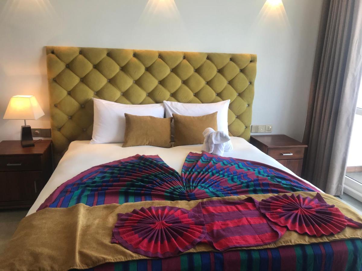 Crown & Crown Hotel *
