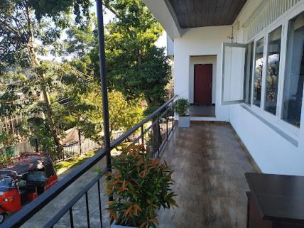 Inn Lake Kandy Villa