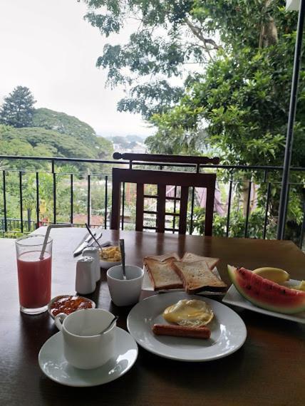 Lake Kandy Villa Inn