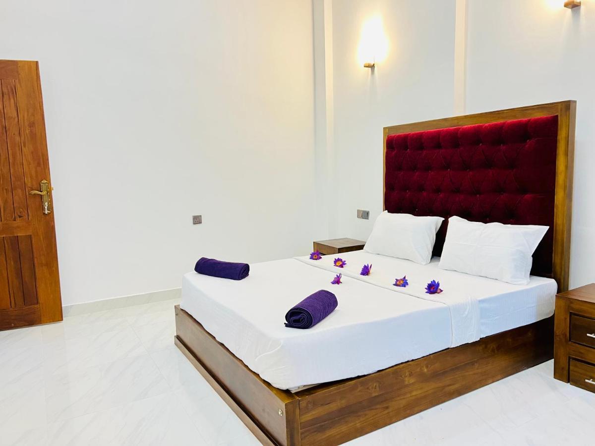 Hotel Jerry's *