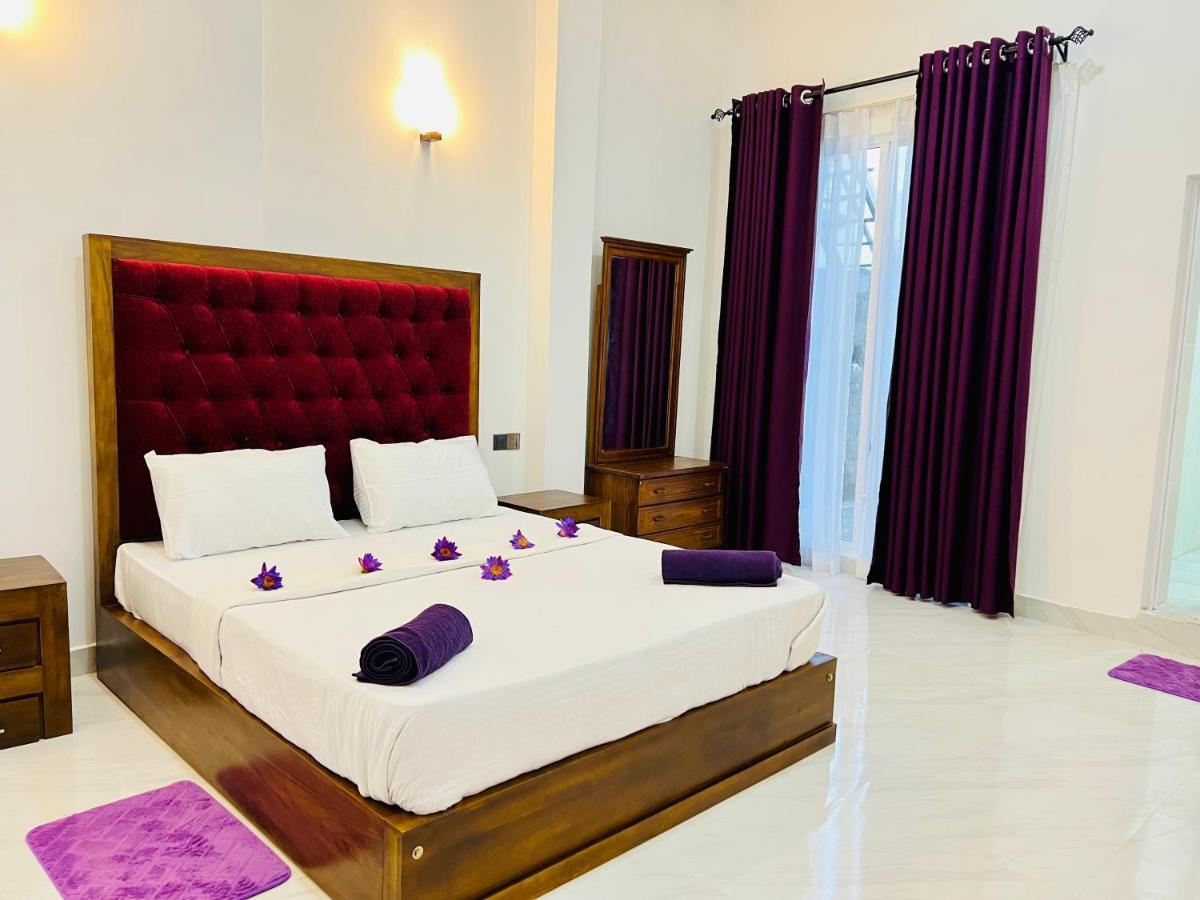 Jerry's Hotel *