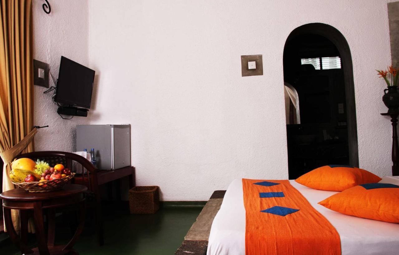 Hotel Serendip Stone And
