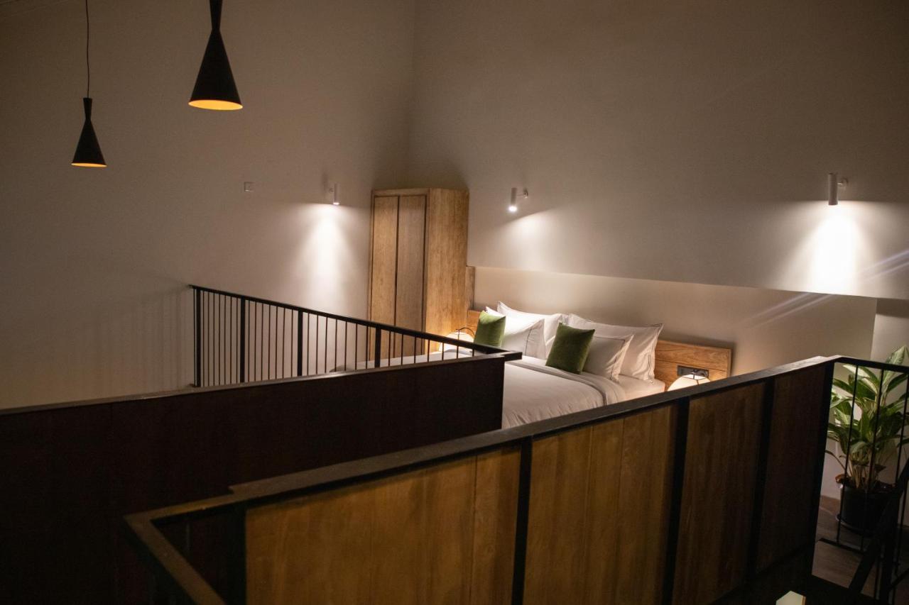 Avenue Hotel
