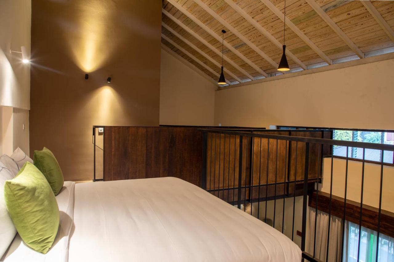 Avenue Hotel