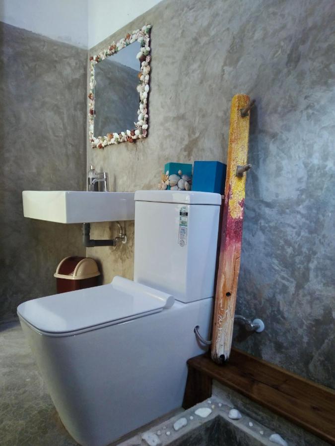 Barefoot Hostel *