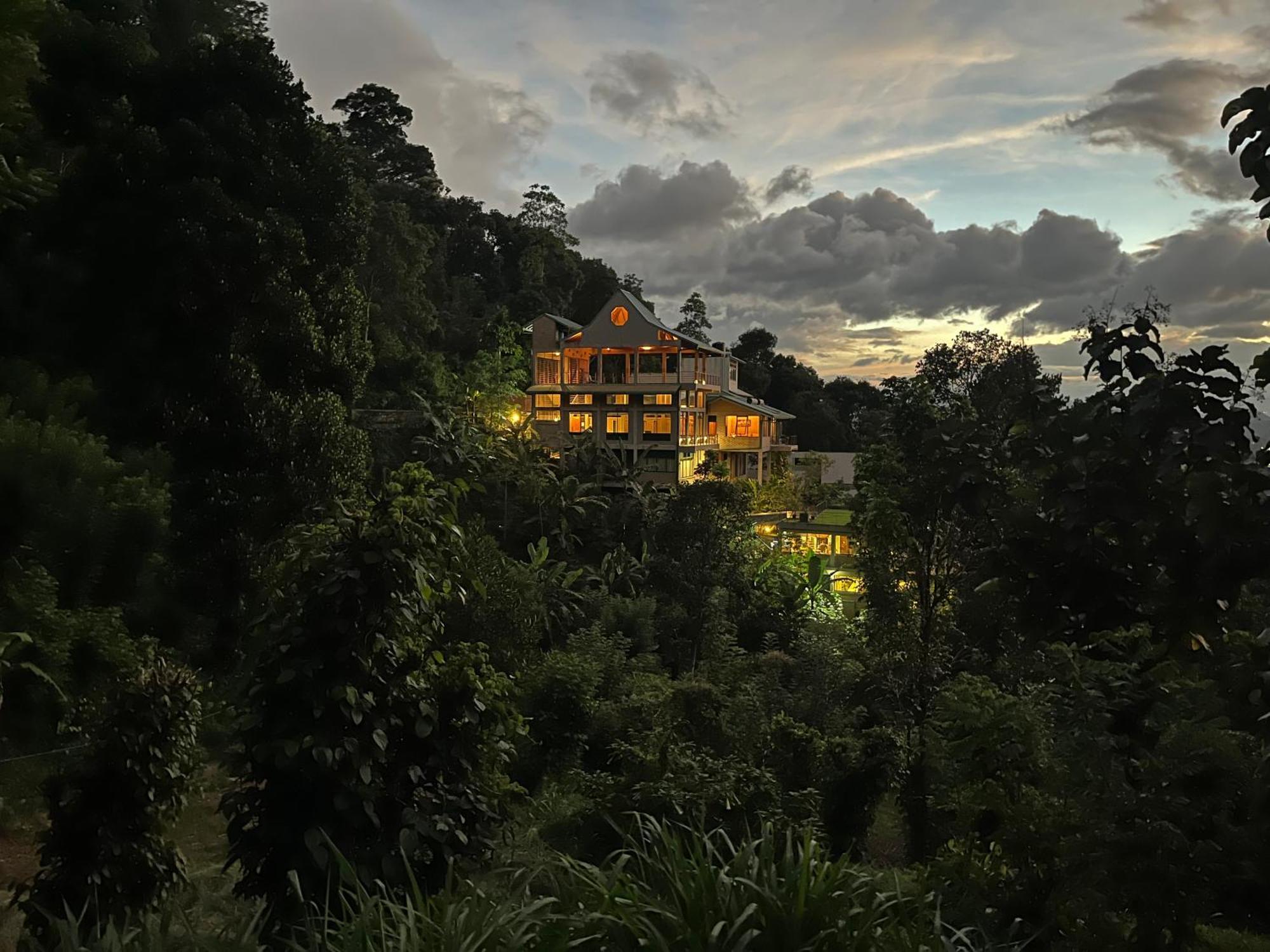 Lodge Sanatha Suwaya Kandy
