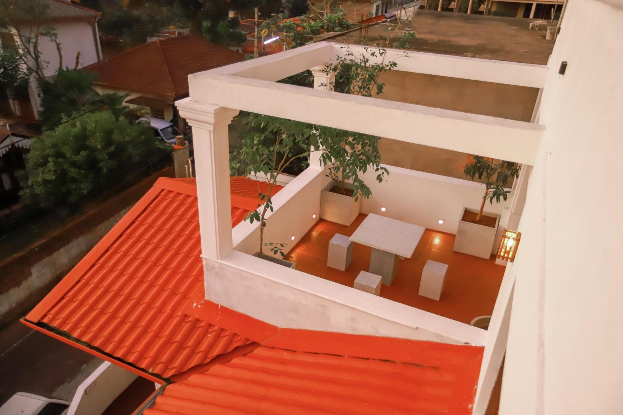 Golden Shower Hotel