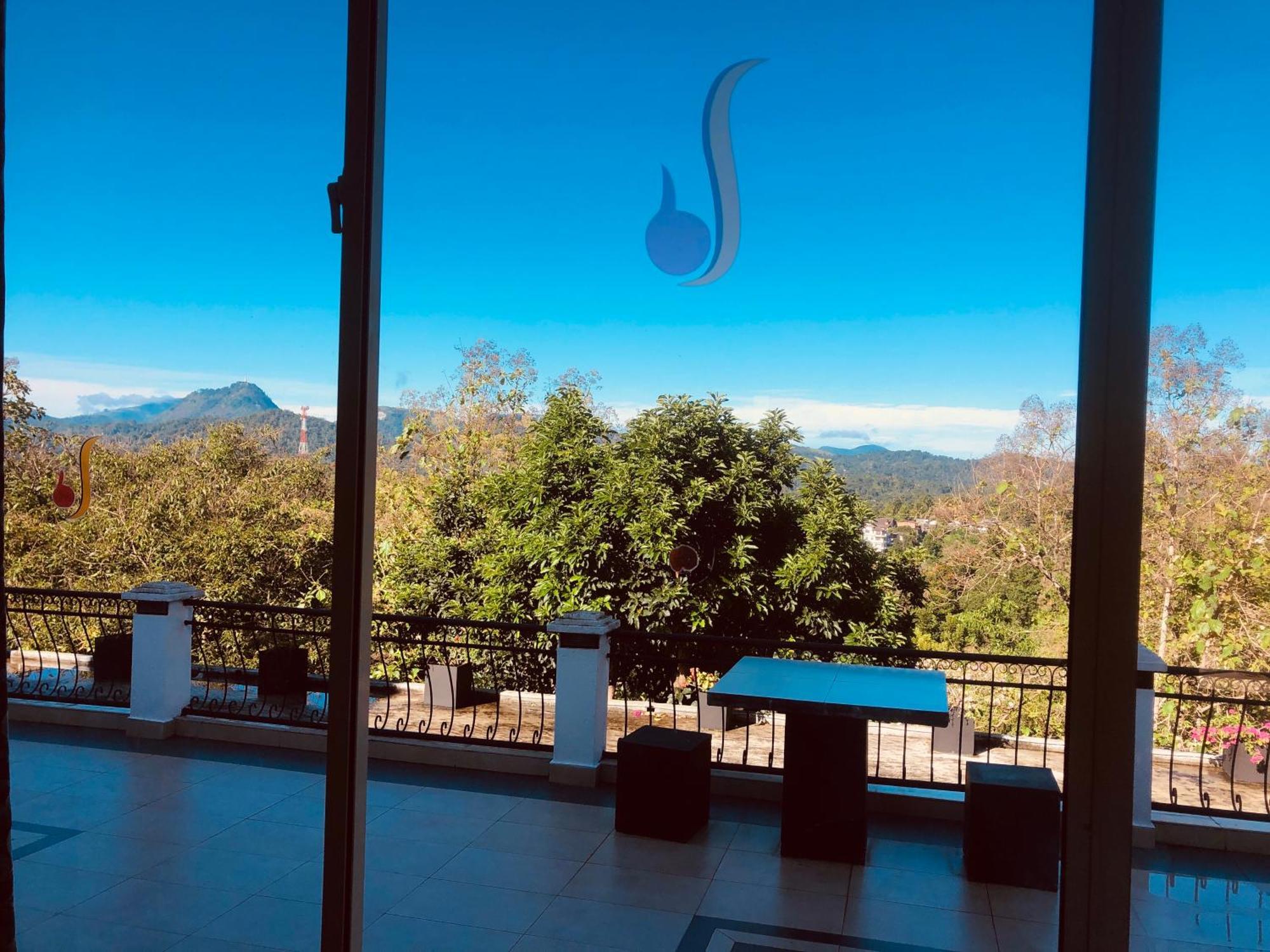 Elegant Hotel Kandy