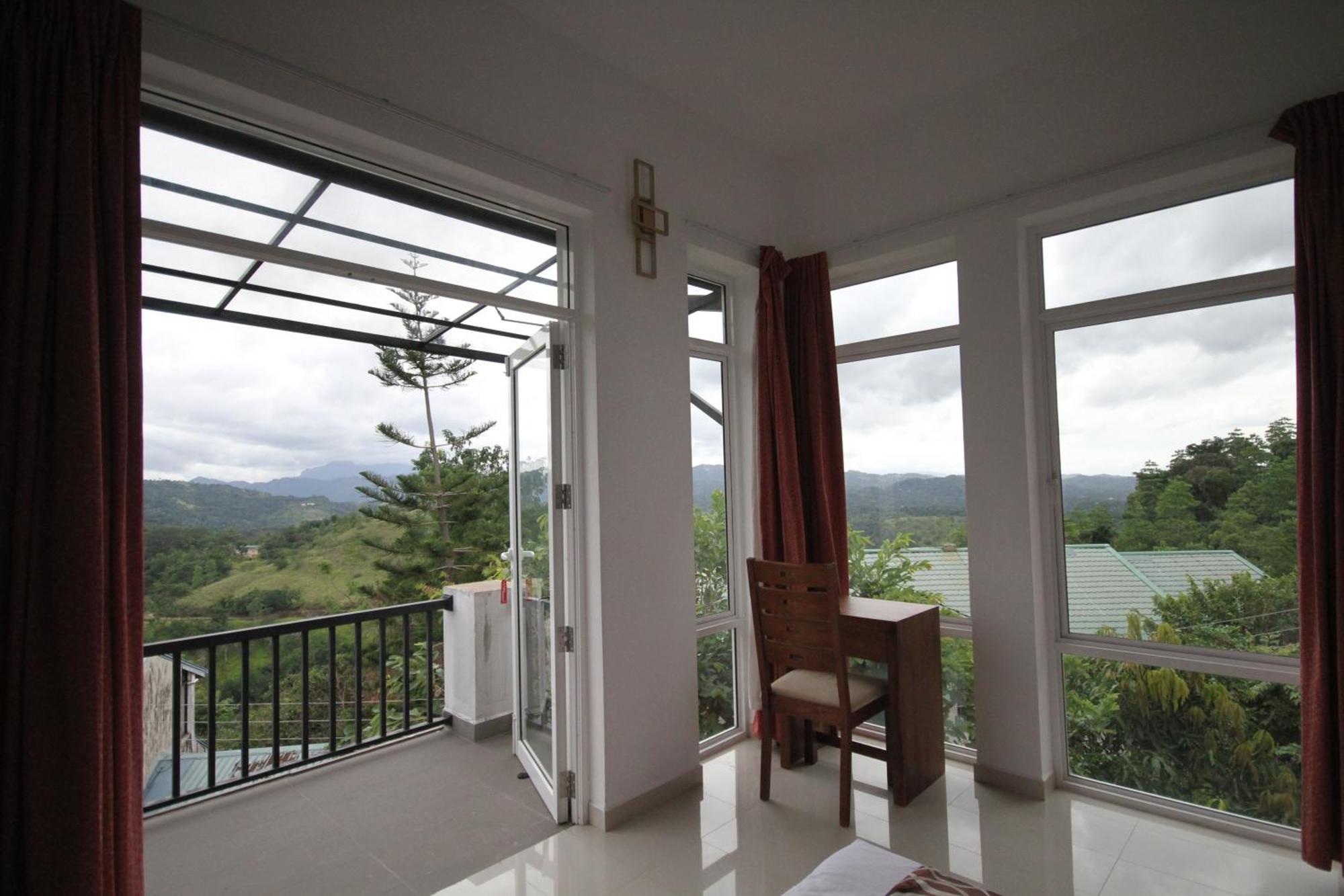 Homestay The Grove *