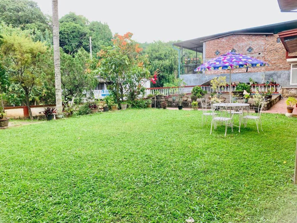 No 06 Veediya Bandara Lane Bahirawakanda