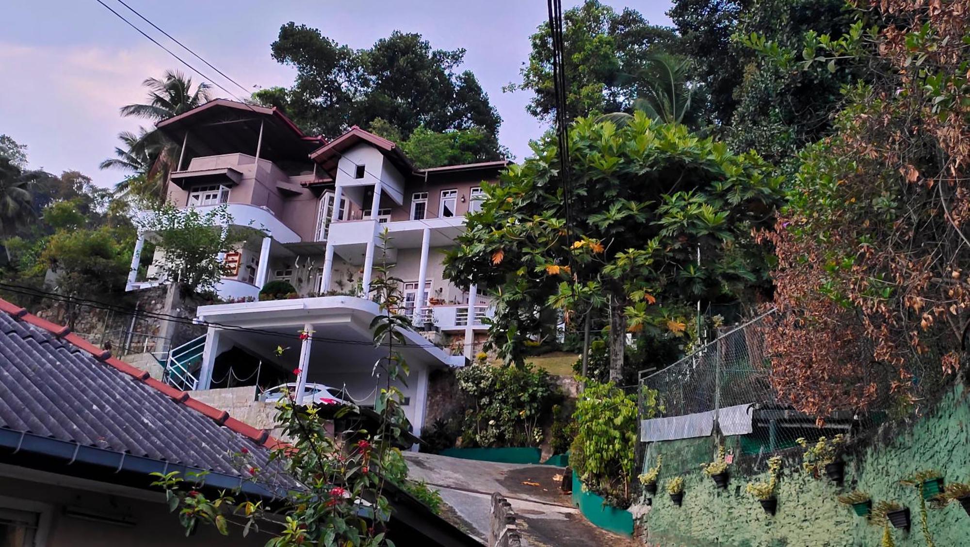 Marvel Hills * Kandy