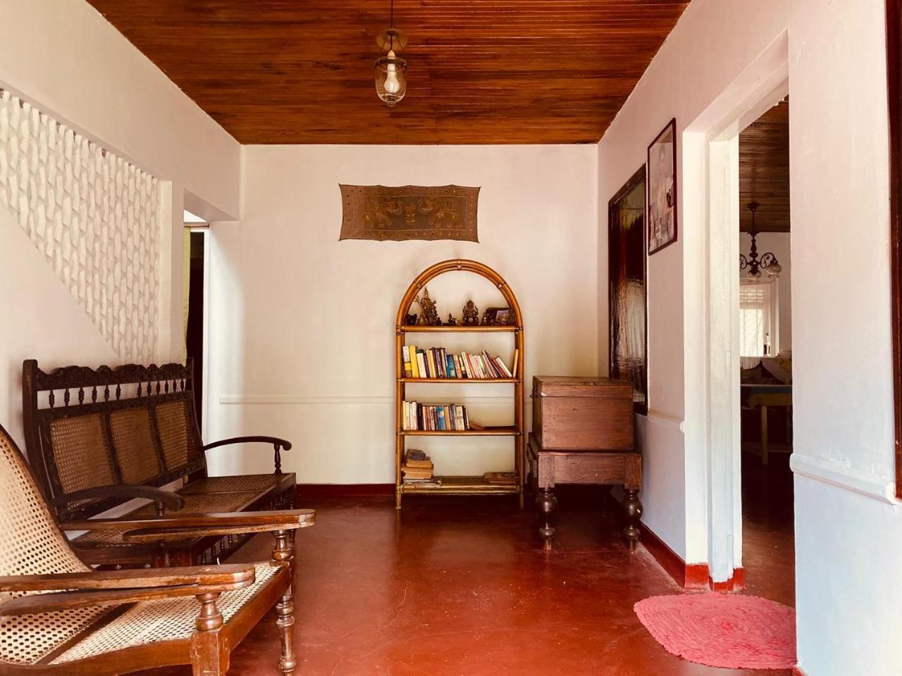 No 06 Veediya Bandara Lane Bahirawakanda Country house *