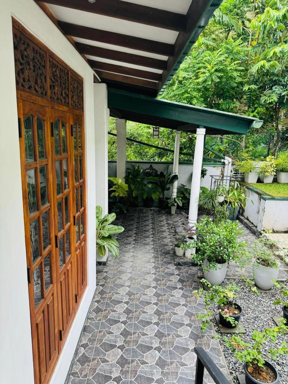 La Isla * Kandy