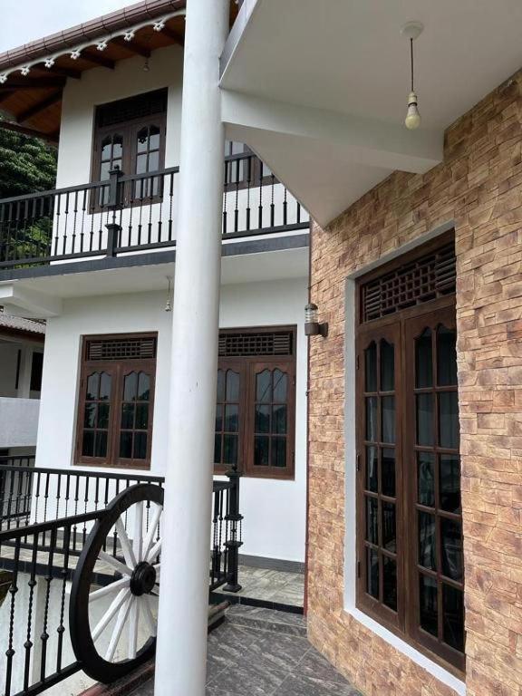 Laaya Guest house *