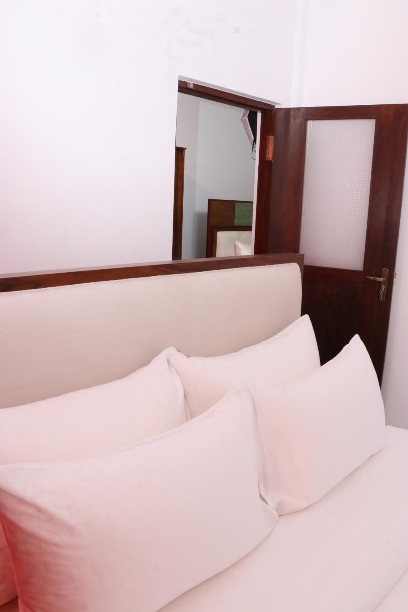 Hotel Celonese & Restaurant