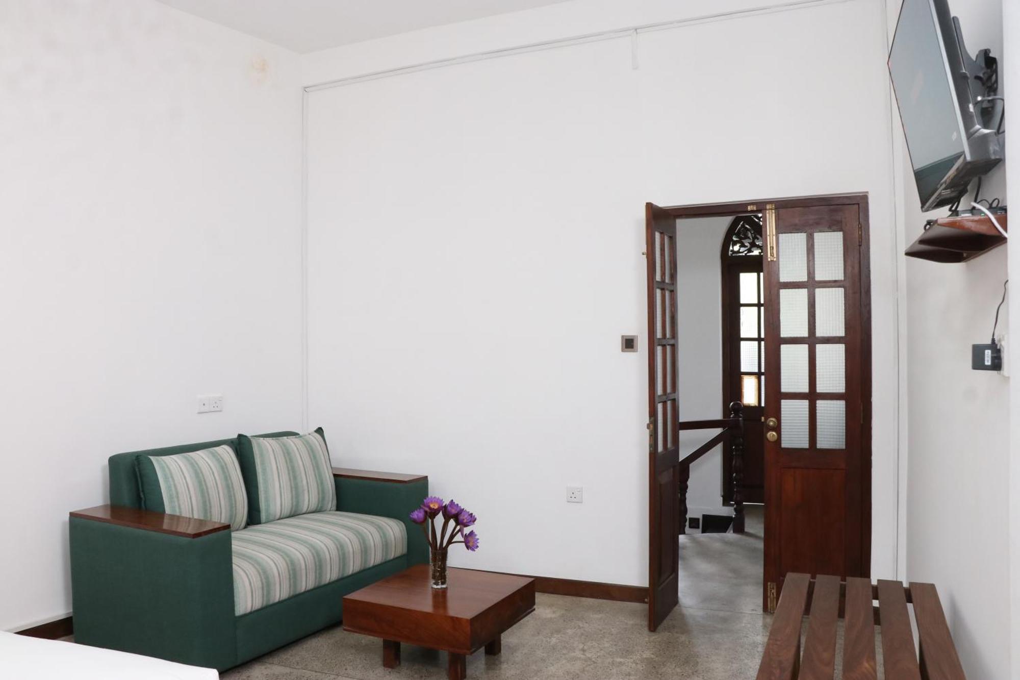 Hotel Celonese & Restaurant Kandy