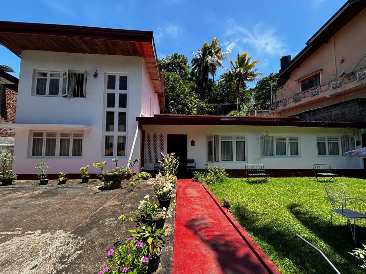 Country house No 06 Veediya Bandara Lane Bahirawakanda