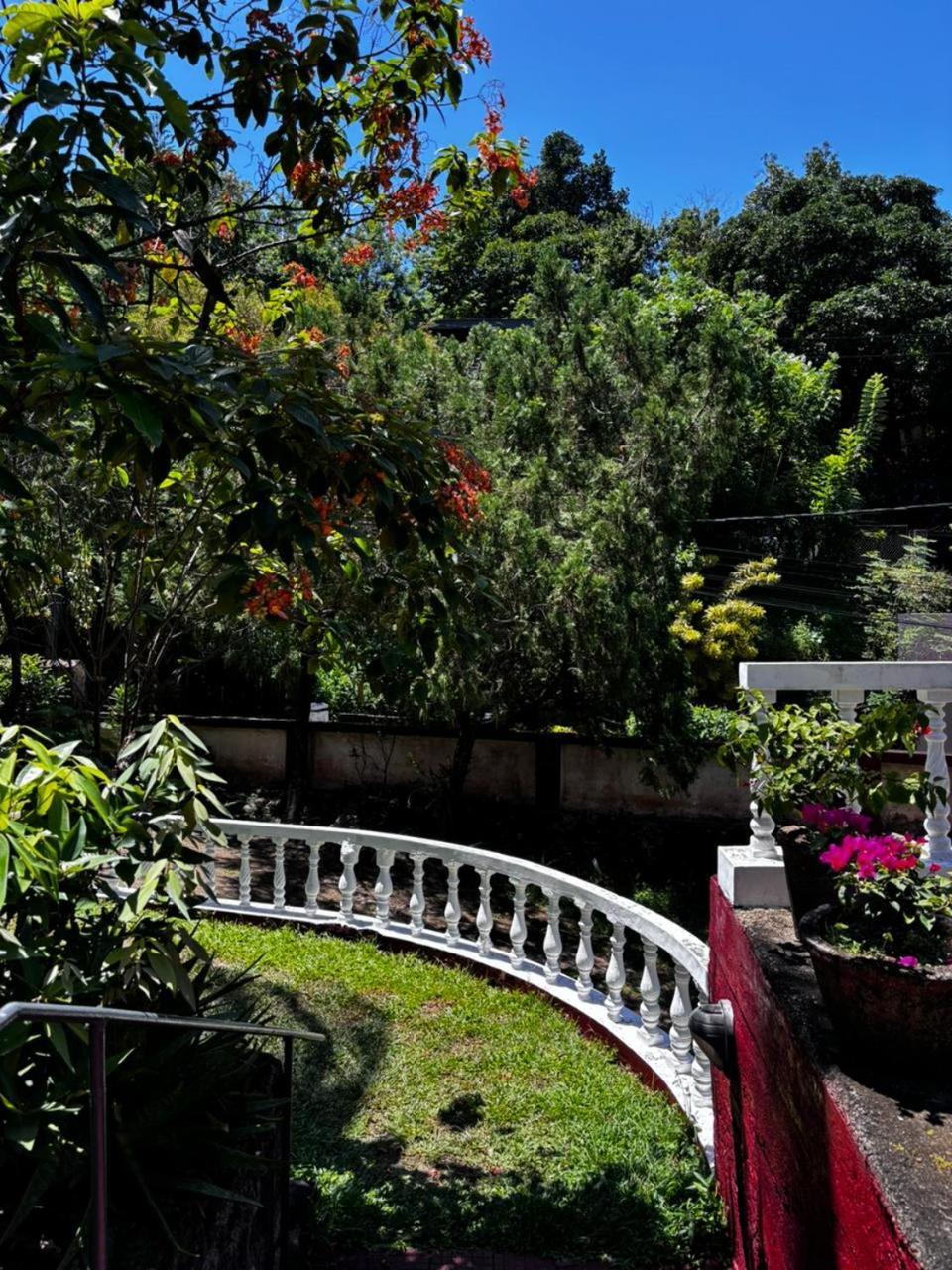 No 06 Veediya Bandara Lane Bahirawakanda * Kandy
