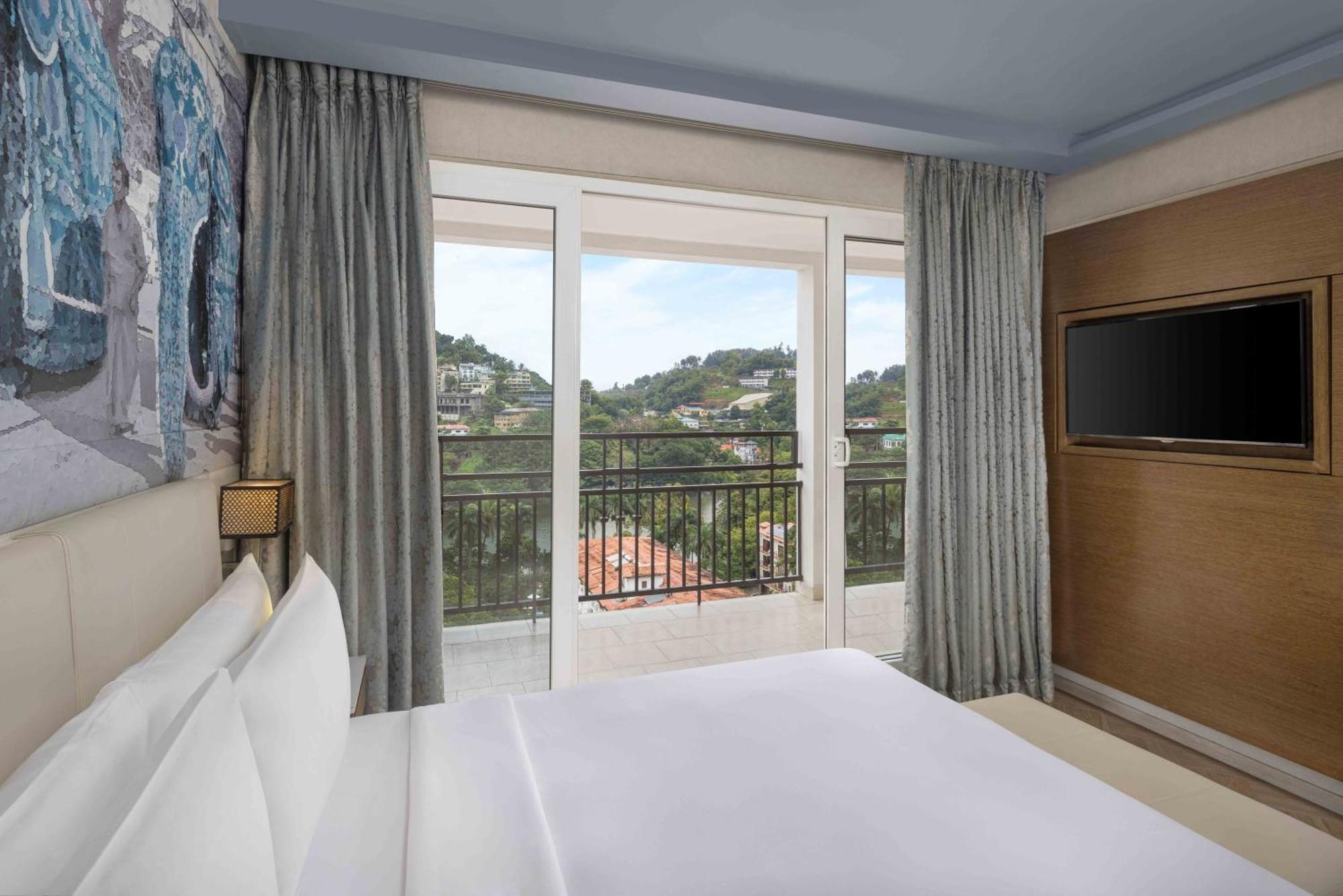 Radisson Hotel 4*
