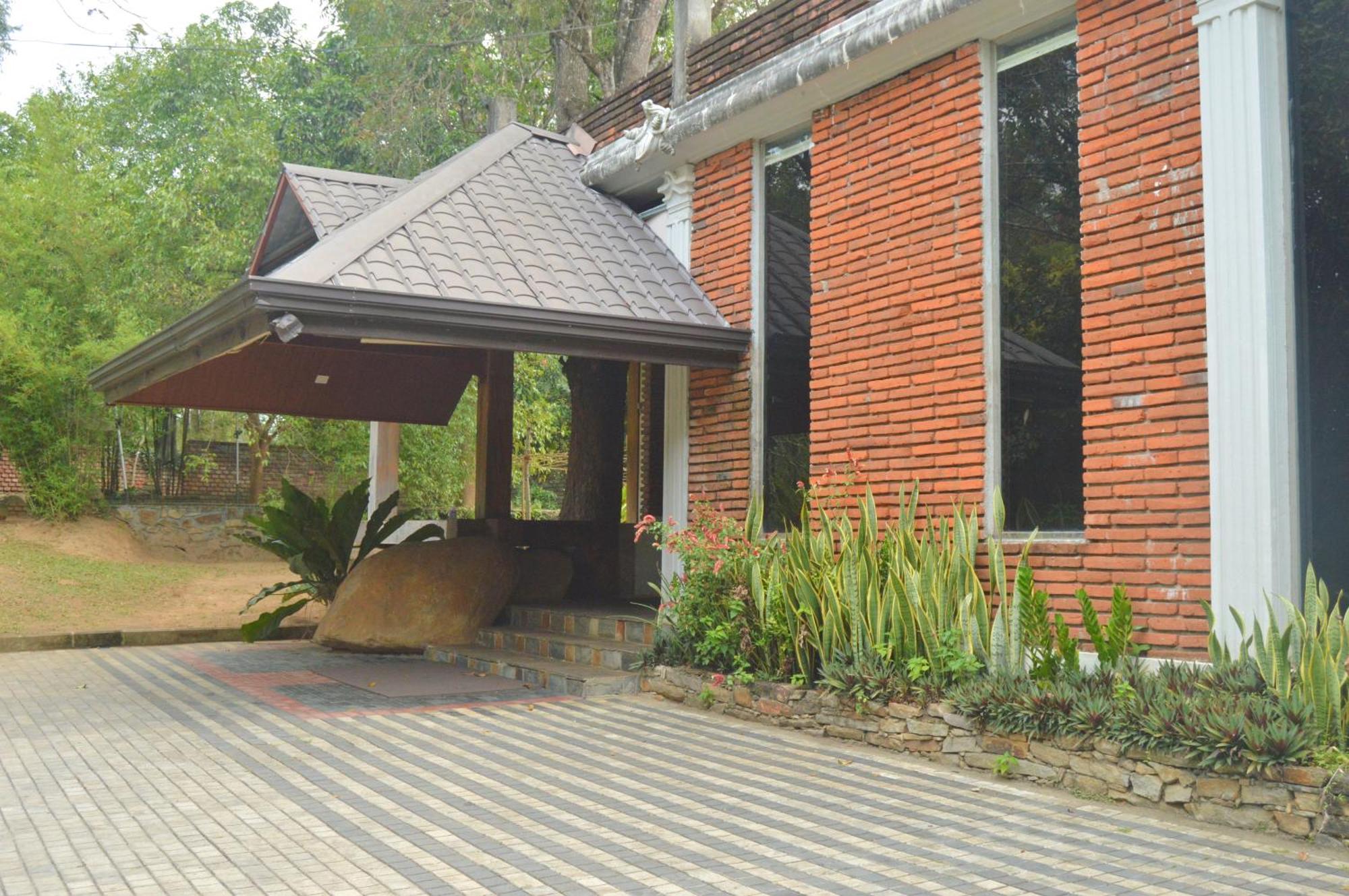 Hotel Araliya & Banquets Digana
