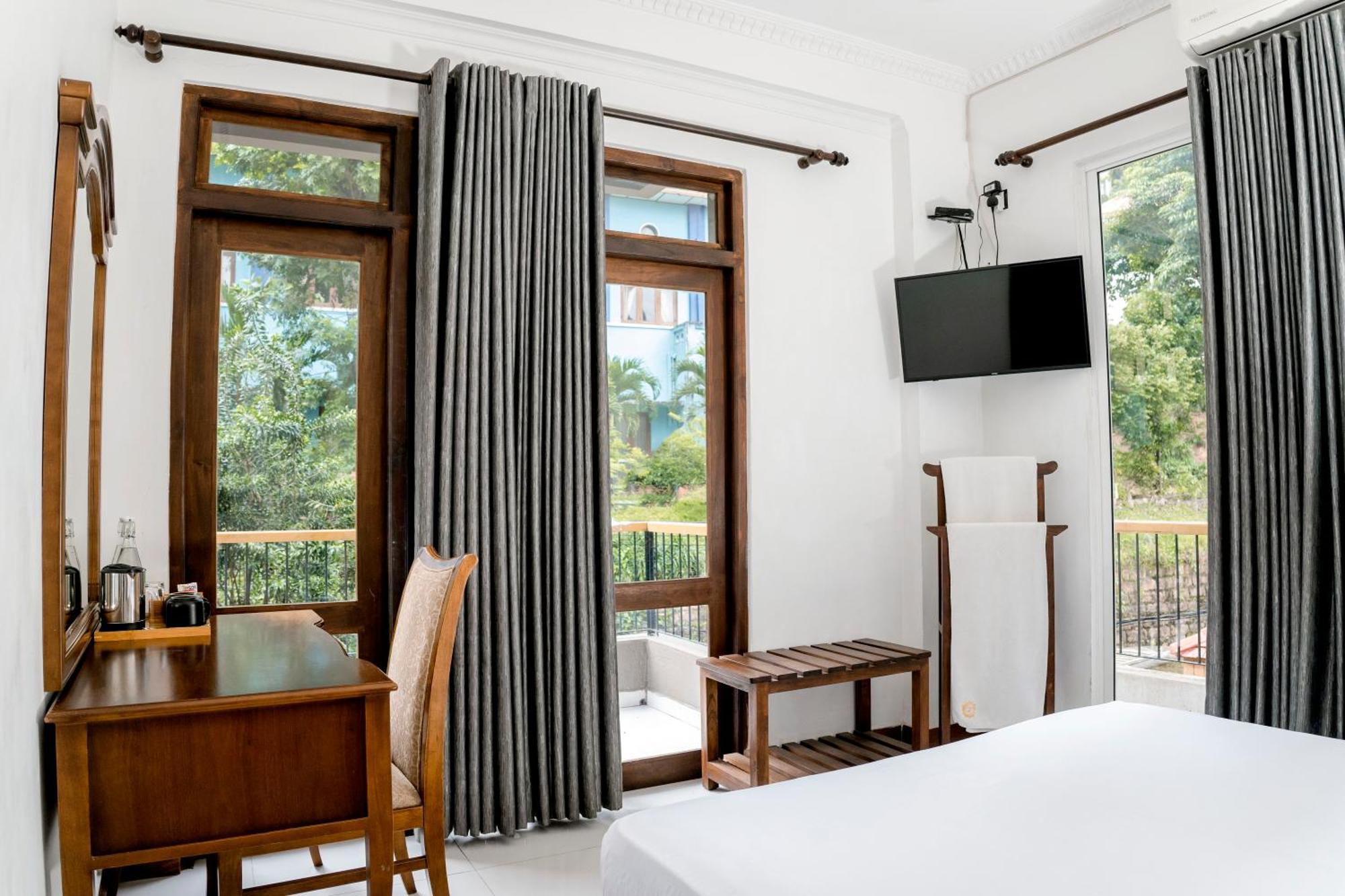 Rivora Gallery Hotel